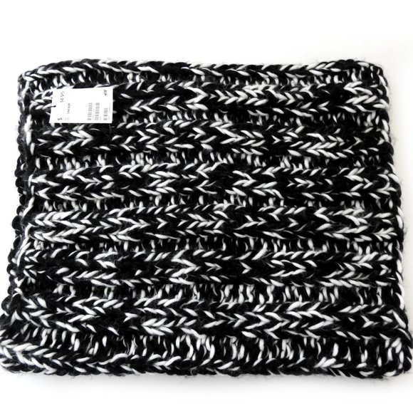 NWT H&M Divided Winter Head Scarf Wrap Chunky Thick Knit - Picture 1 of 8